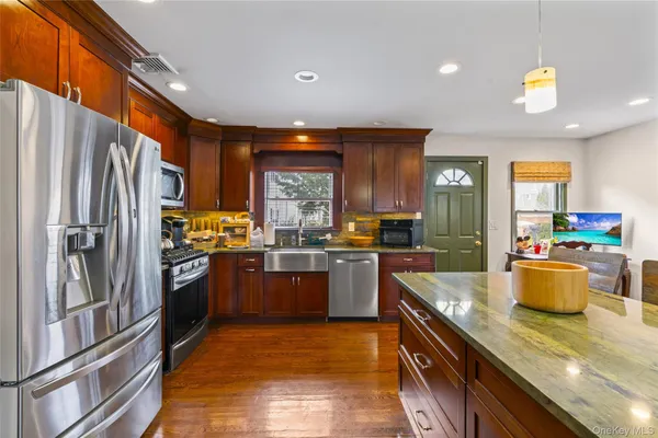 $749,000 | 2 Burnett Avenue, Bay Shore, NY 11706