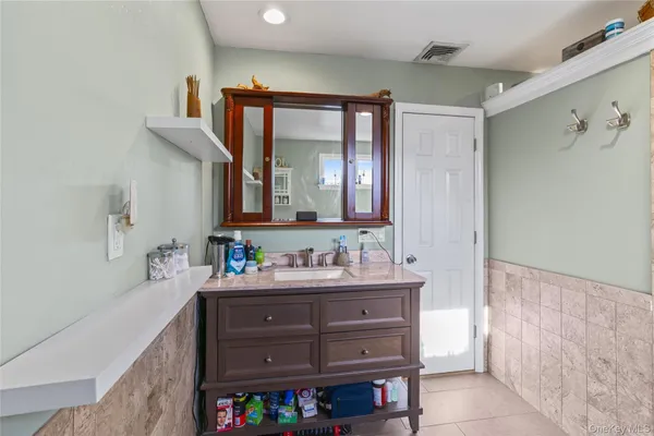 $749,000 | 2 Burnett Avenue, Bay Shore, NY 11706