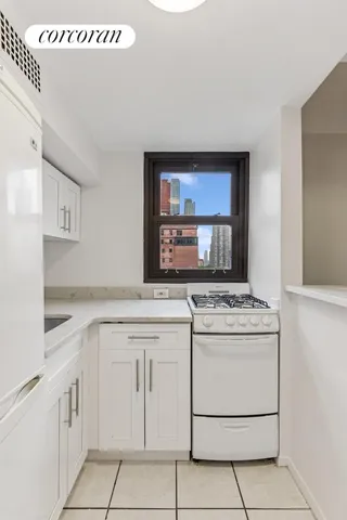 $365,000 | 210 East 36th Street, Unit 9J | Murray Hill