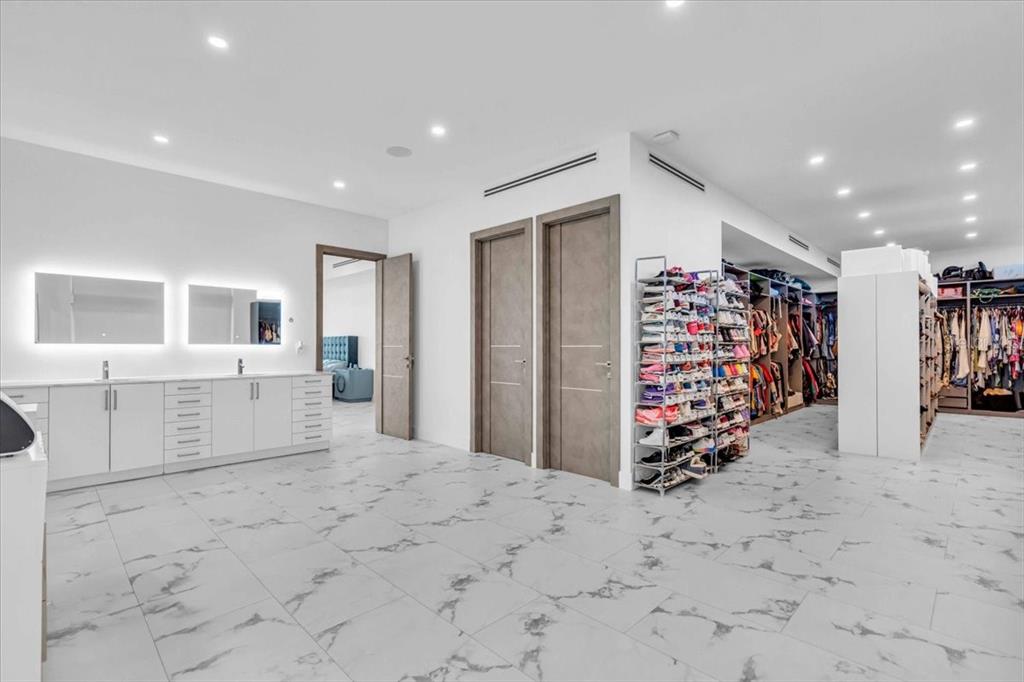 4035 Bay Shore Road Sarasota, FL 34234 - Photo 50 of 59