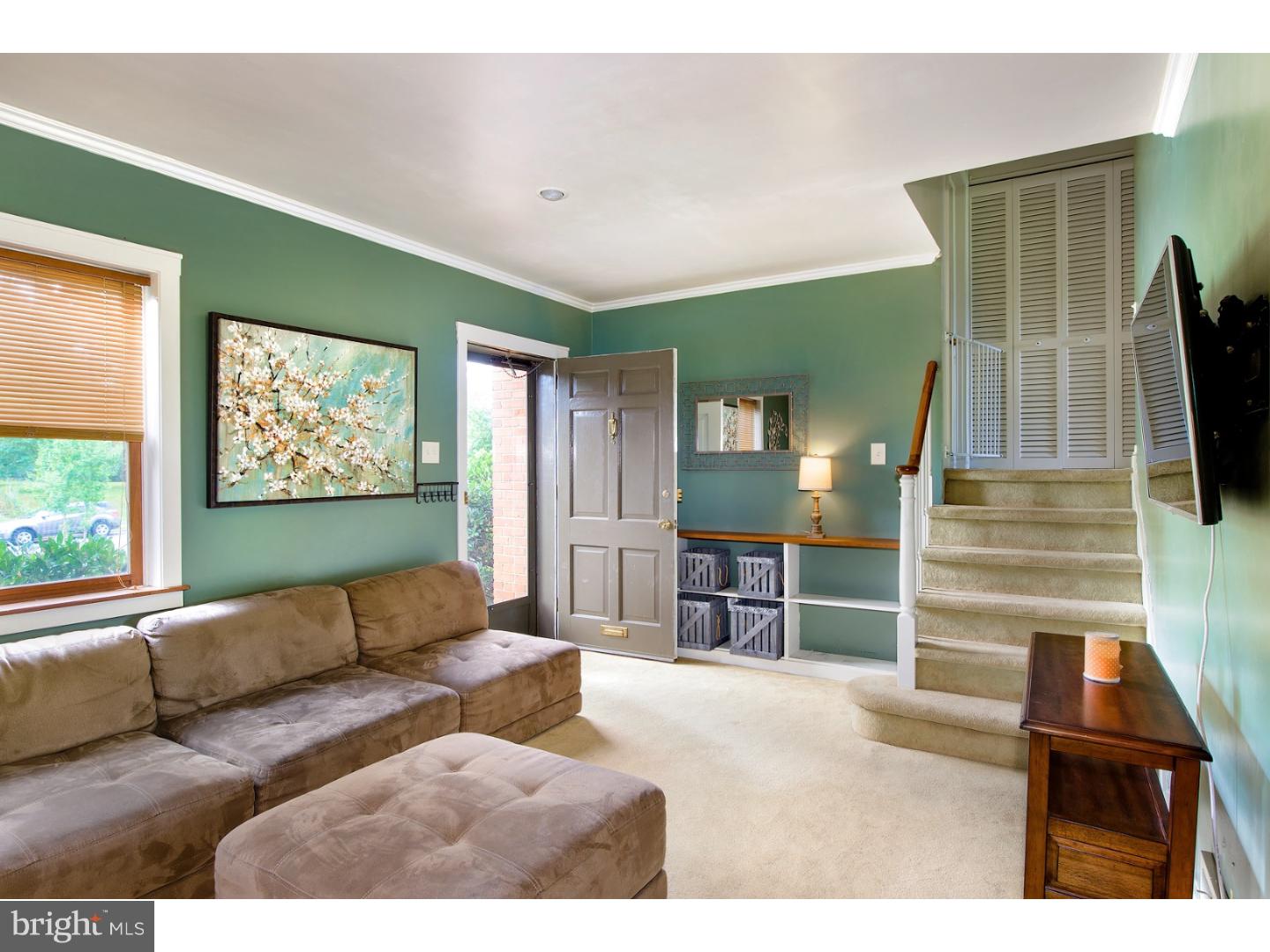 832 East Cathedral Road Philadelphia, PA 19128 - Photo 9 of 20 Living Room