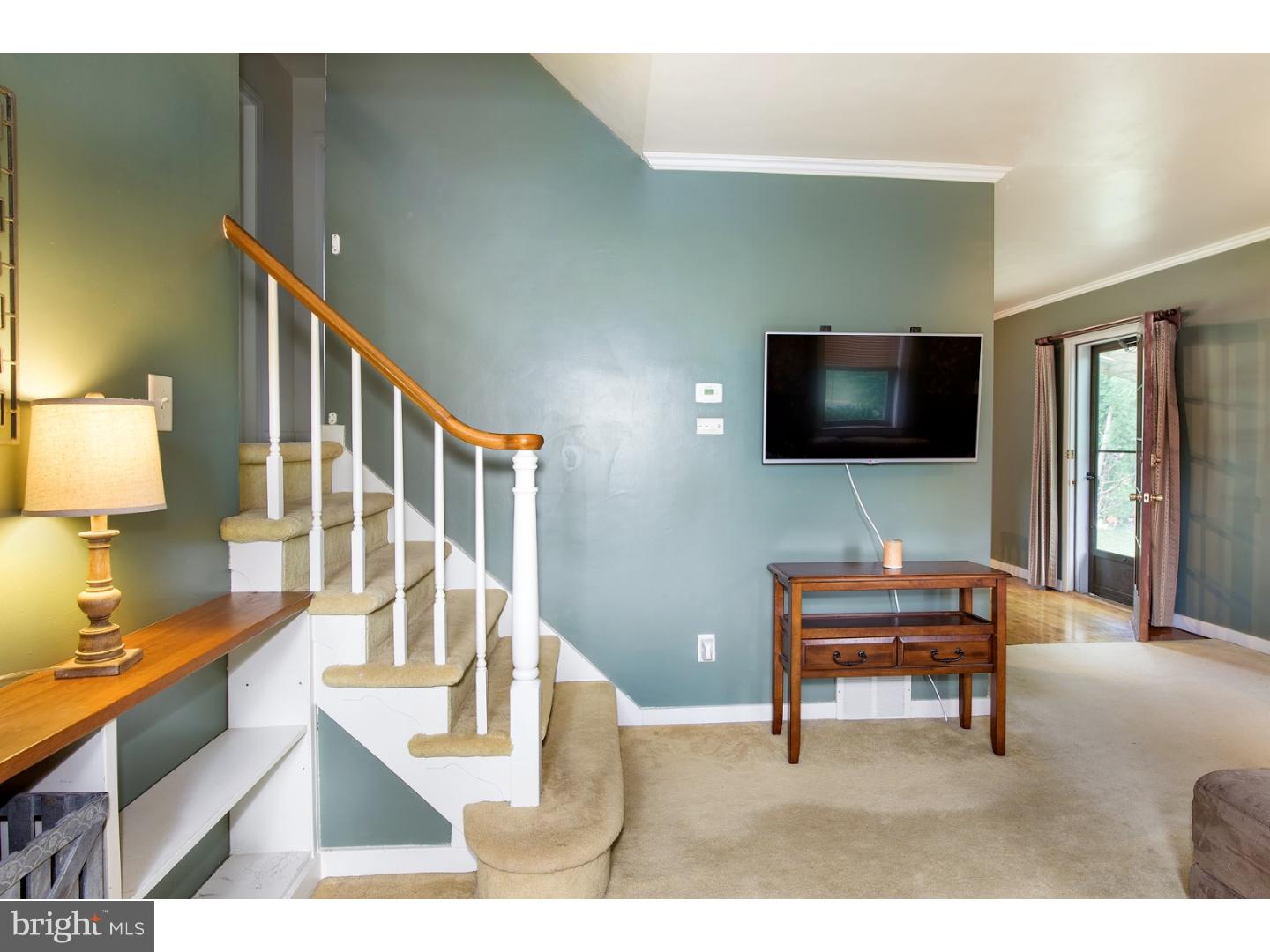 832 East Cathedral Road Philadelphia, PA 19128 - Photo 10 of 20 Living Room
