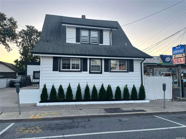 $2,800 | 29 South Central Avenue, Valley Stream, NY 11580