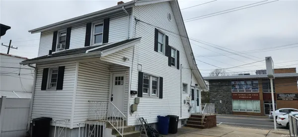 $2,800 | 29 South Central Avenue, Valley Stream, NY 11580