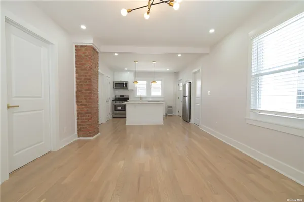 $2,800 | 29 South Central Avenue, Valley Stream, NY 11580