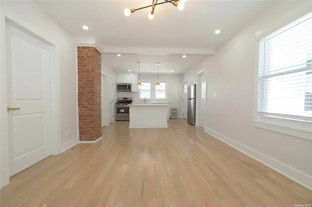 $2,800 | 29 South Central Avenue, Valley Stream, NY 11580