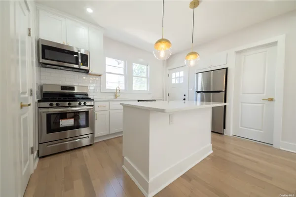 $2,800 | 29 South Central Avenue, Valley Stream, NY 11580
