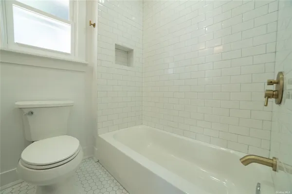 $2,800 | 29 South Central Avenue, Valley Stream, NY 11580