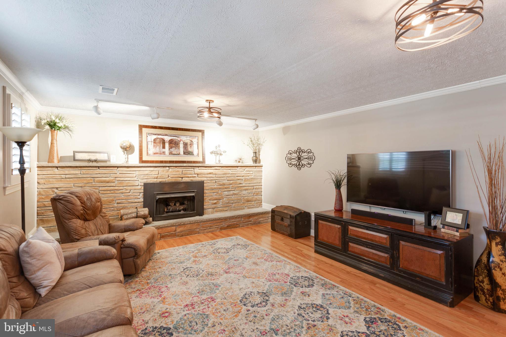 3909 Rive Drive Alexandria, VA 22309 - Photo 20 of 26 Spacious Family Room