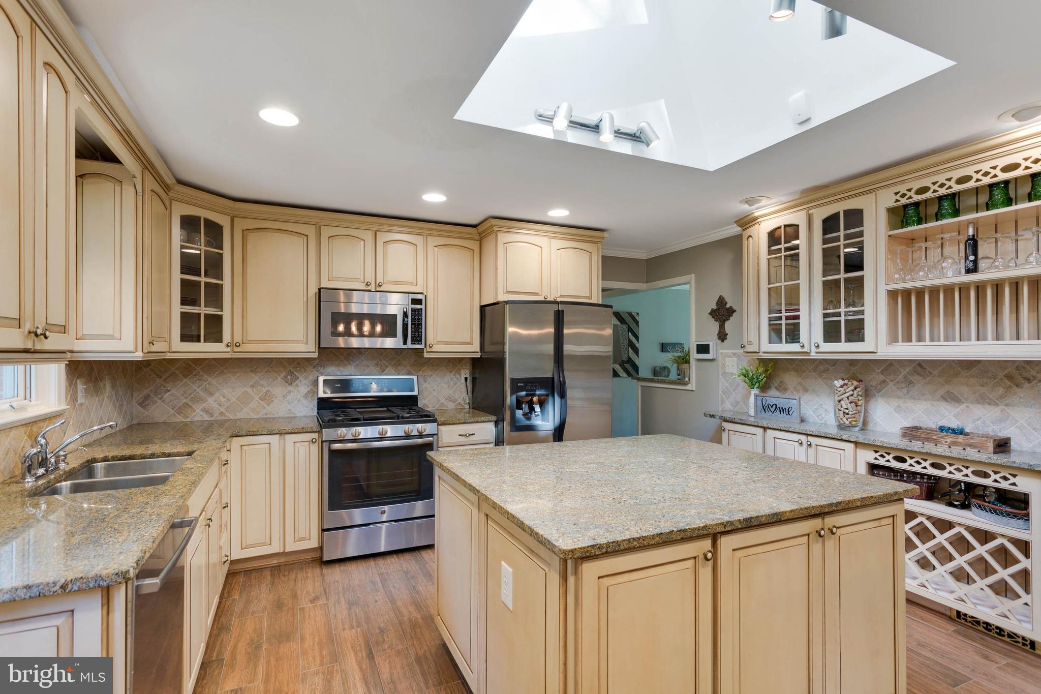 3909 Rive Drive Alexandria, VA 22309 - Photo 8 of 26 Gourmet Kitchen