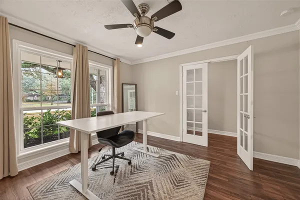 $2,590 | 11102 Hillcroft Avenue, Houston, TX 77096