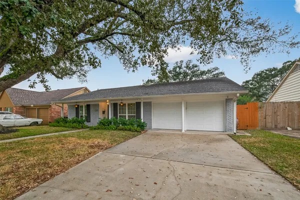 $2,590 | 11102 Hillcroft Avenue, Houston, TX 77096