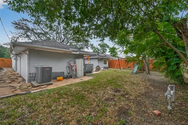 $2,590 | 11102 Hillcroft Avenue, Houston, TX 77096