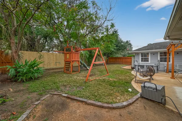 $2,590 | 11102 Hillcroft Avenue, Houston, TX 77096