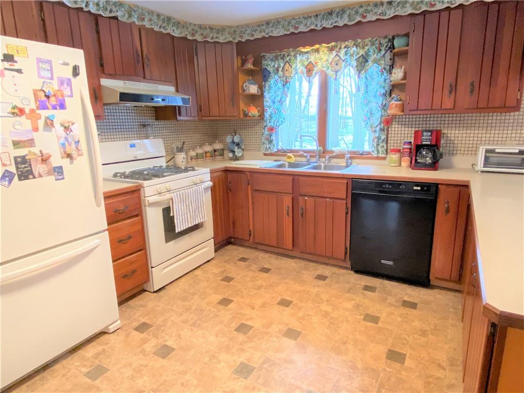 2733 Leesburg-Volant Road Volant, PA 16156 - Photo 4 of 21