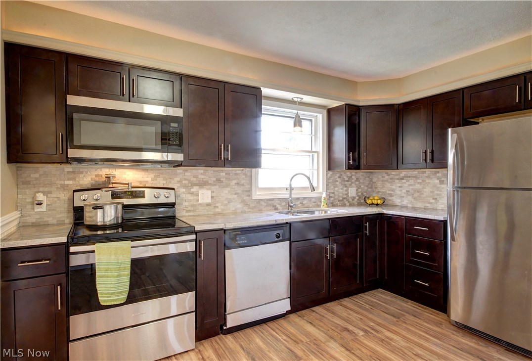 7901 Jameson Road Parma, OH 44129 - Photo 14 of 30