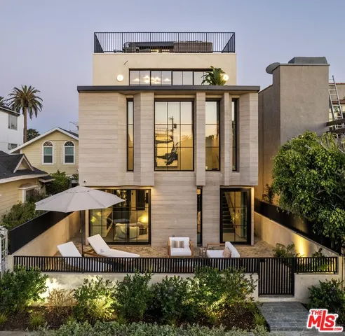 $6,295,000 | 442 Sherman Canal, Venice, CA 90291