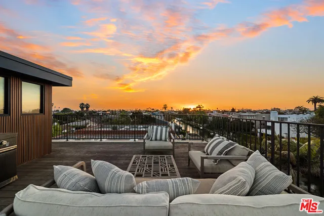 $6,295,000 | 442 Sherman Canal, Venice, CA 90291