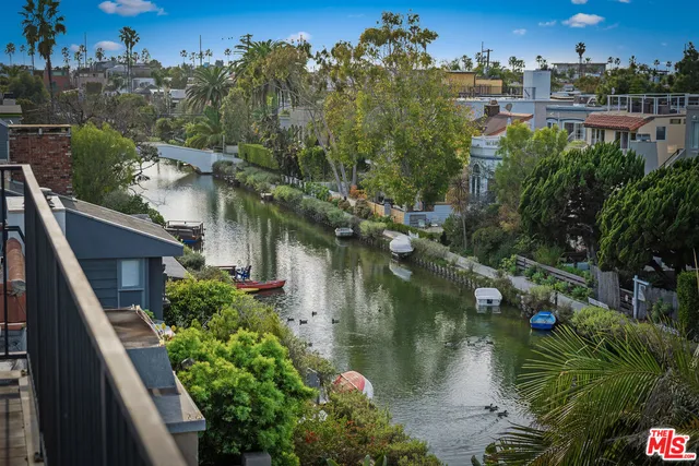 $6,295,000 | 442 Sherman Canal, Venice, CA 90291