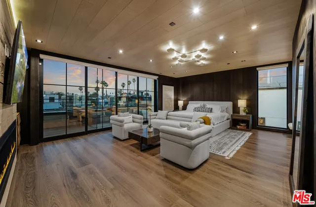 $6,295,000 | 442 Sherman Canal, Venice, CA 90291