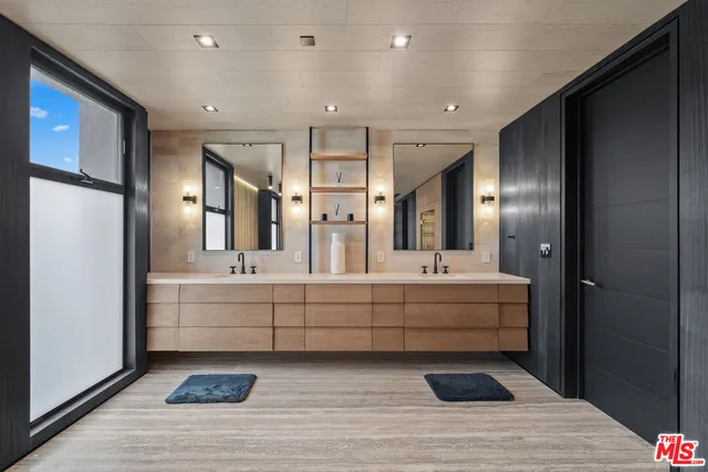 $6,295,000 | 442 Sherman Canal, Venice, CA 90291