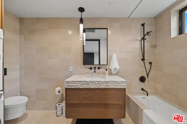 $6,295,000 | 442 Sherman Canal, Venice, CA 90291