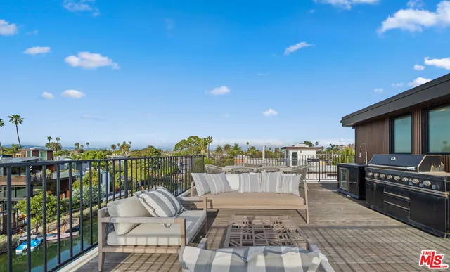 $6,295,000 | 442 Sherman Canal, Venice, CA 90291