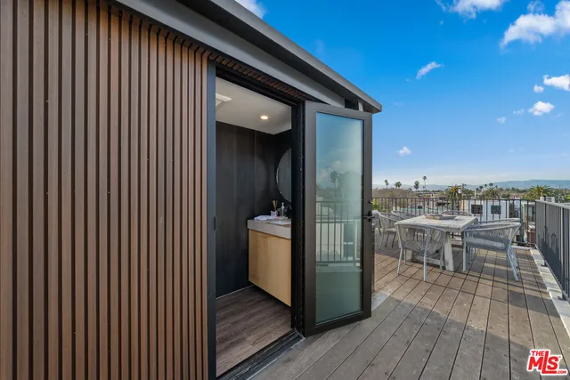 $6,295,000 | 442 Sherman Canal, Venice, CA 90291