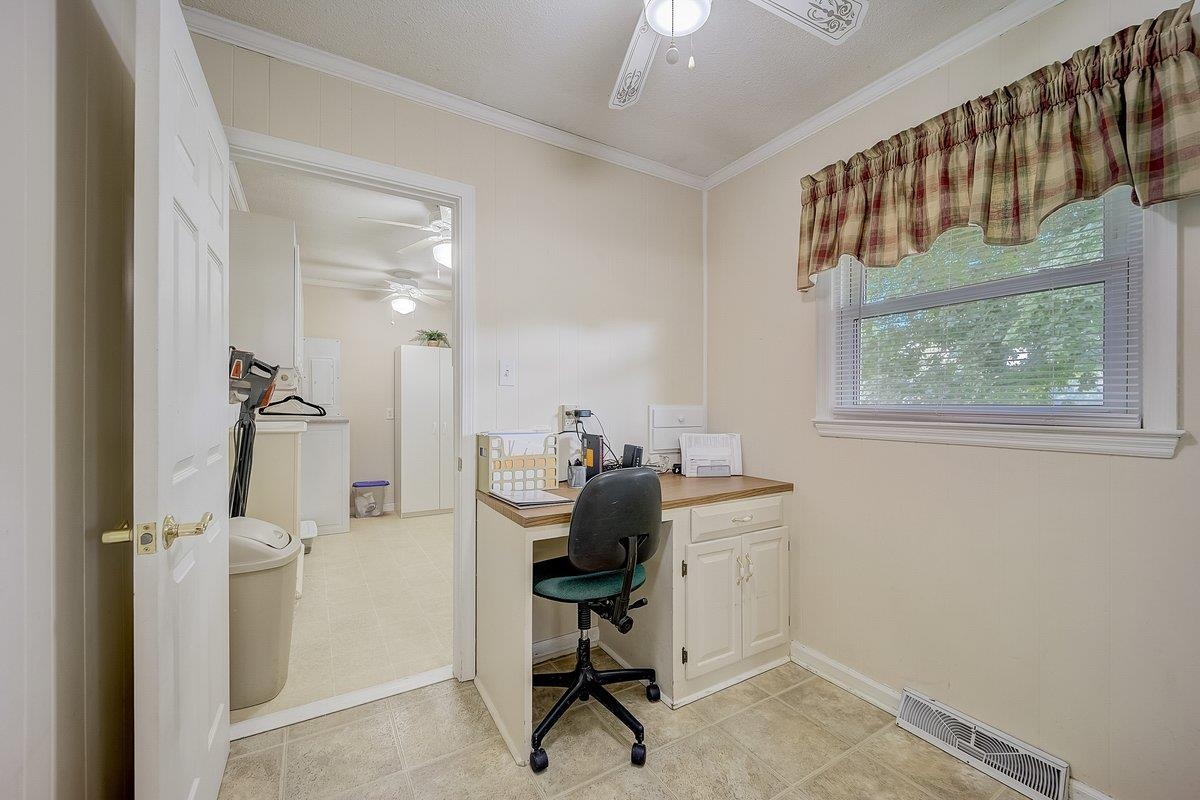 223 State Rd S-11-550 Gaffney, SC 29341 - Photo 9 of 36 Mudroom/Study
