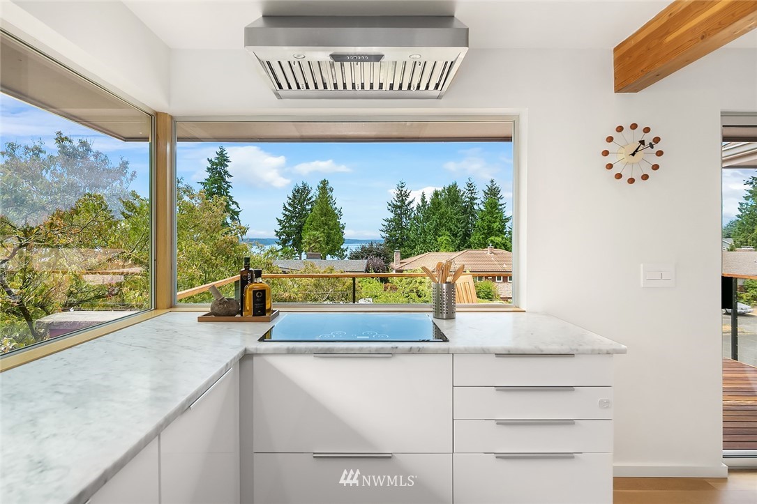 8720 Fauntlee Crest Southwest Seattle, WA 98136 - Photo 11 of 26 Gallery Image 11