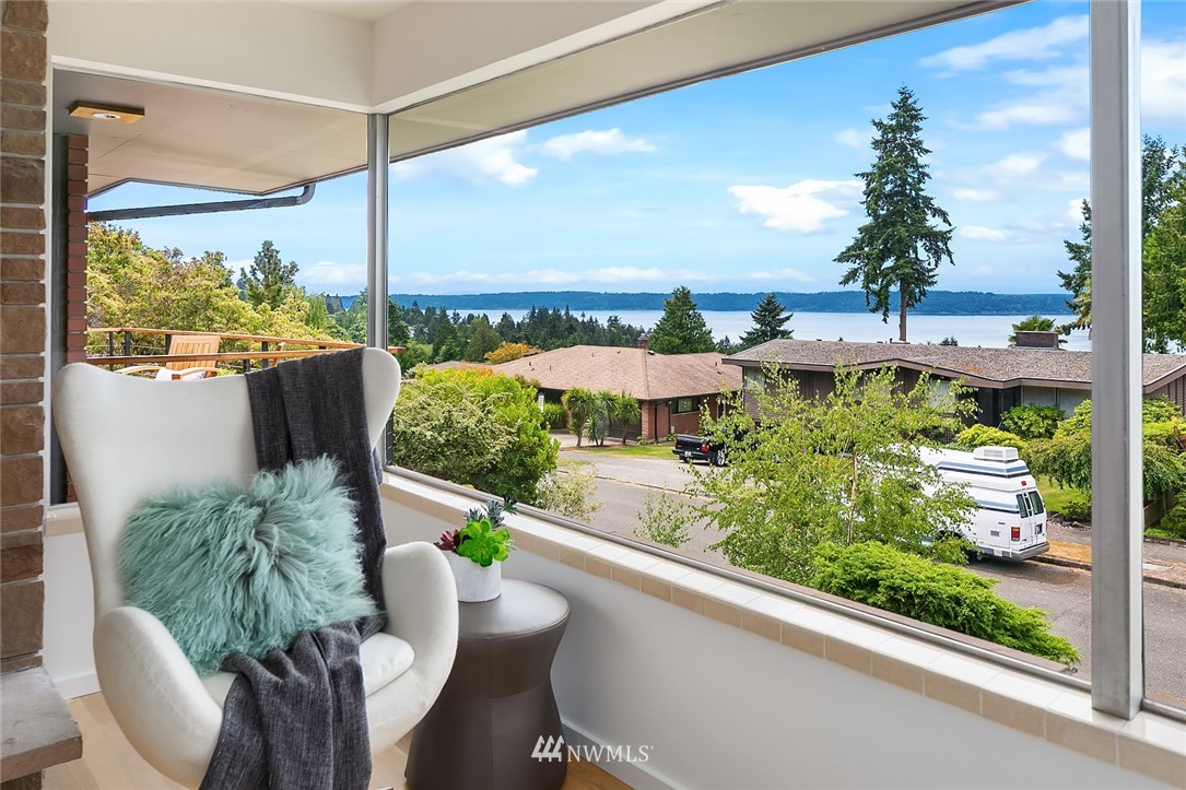 8720 Fauntlee Crest Southwest Seattle, WA 98136 - Photo 6 of 26 Gallery Image 6