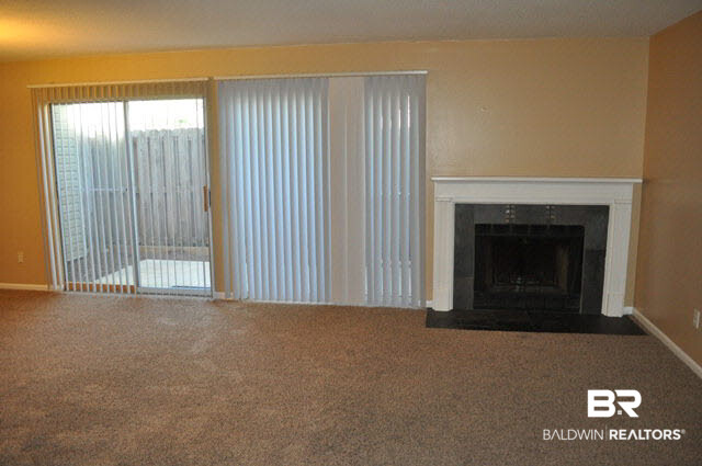 6701 Dickens Ferry Road, Unit 72 Mobile, AL 36608 - Photo 9 of 20 Living Room