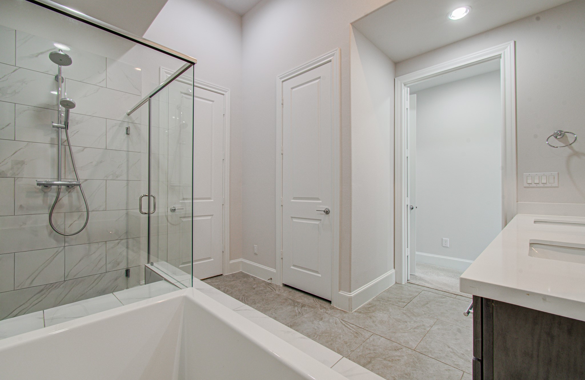 9532 London Bridge Station Houston, TX 77045 - Photo 34 of 43 Master Bathroom