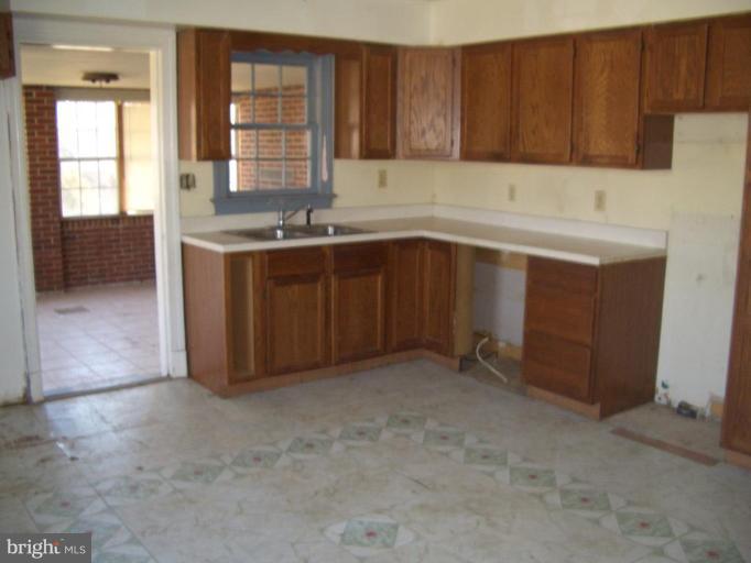 987 Truslow Road Fredericksburg, VA 22406 - Photo 2 of 8 Kitchen needs work.