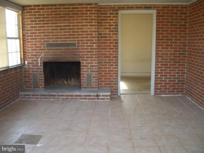 987 Truslow Road Fredericksburg, VA 22406 - Photo 3 of 8 On main level