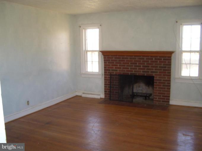 987 Truslow Road Fredericksburg, VA 22406 - Photo 7 of 8 Living Room