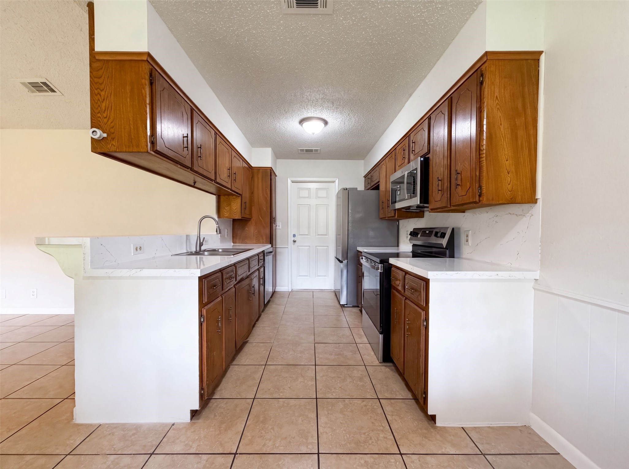 8 Sunnybrook Lane Angleton, TX 77515 - Photo 8 of 16