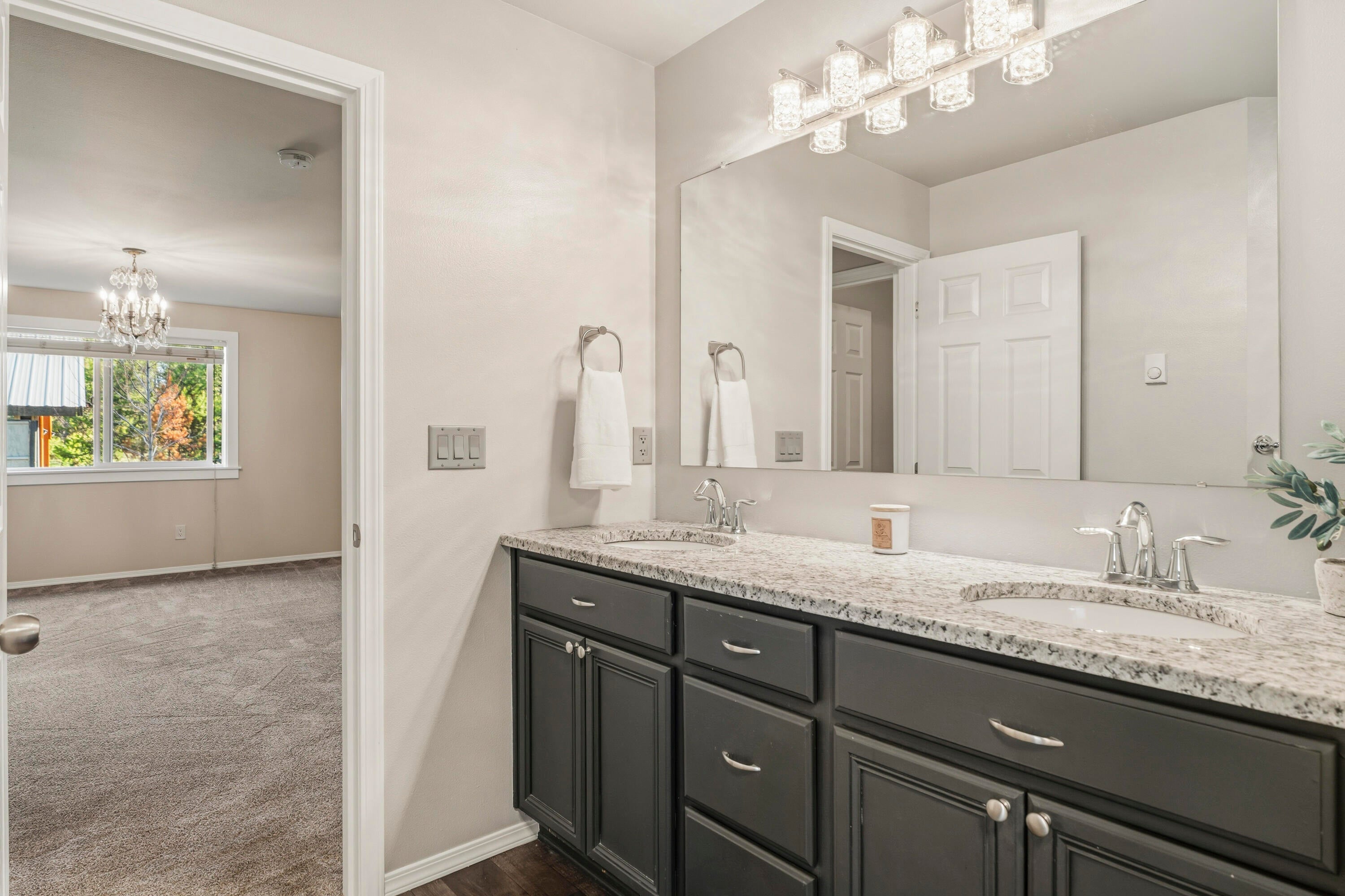 16050 Dick Road La Pine, OR 97739 - Photo 28 of 59 52-Bathroom