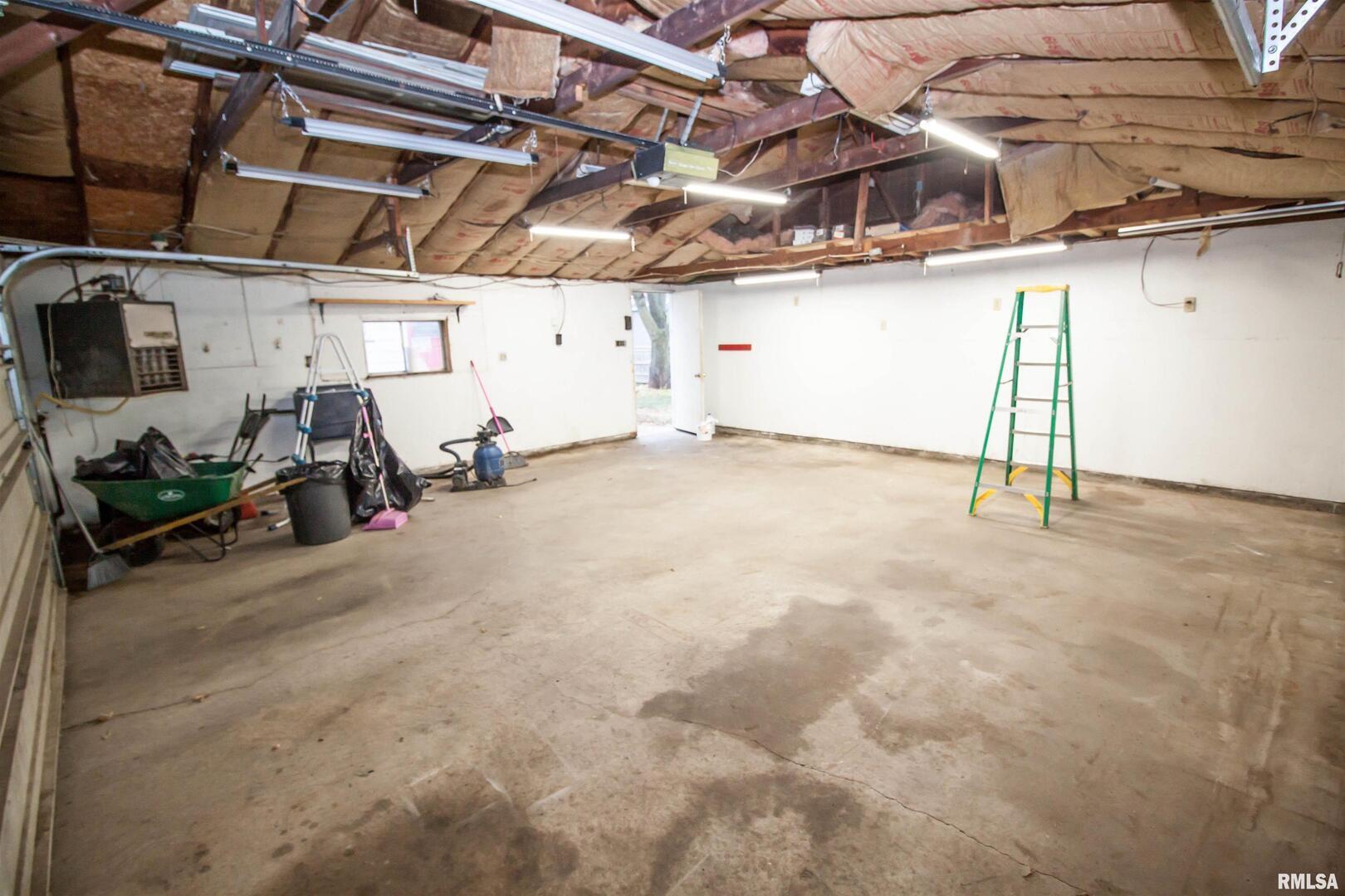 201 North 1st Street Alpha, IL 61413 - Photo 6 of 28 a view of a garage