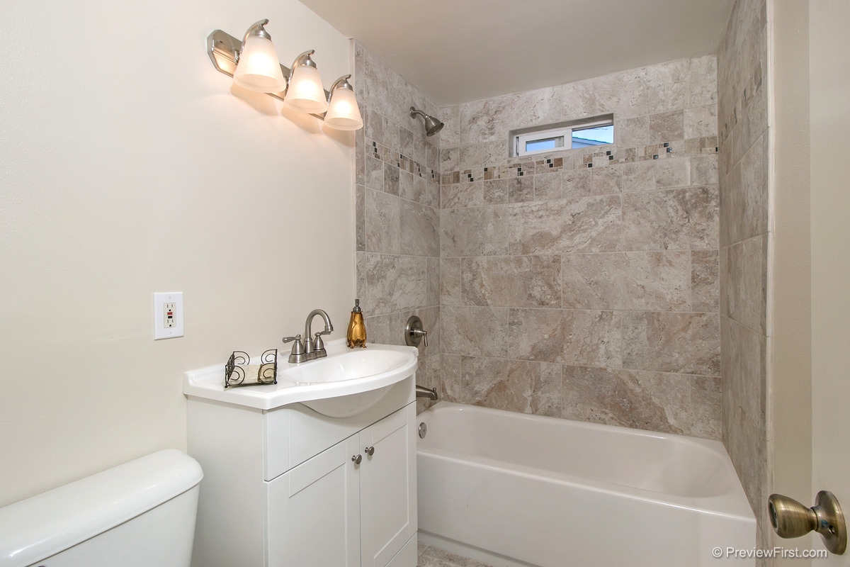 14216 Halper Road Poway, CA 92064 - Photo 12 of 25