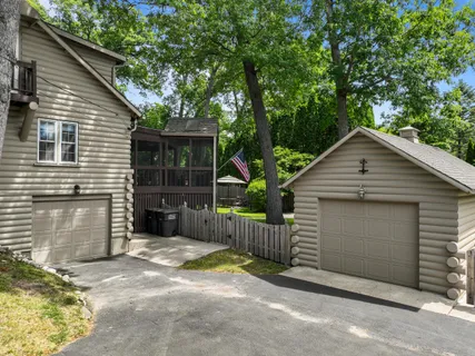 $949,000 | 837 Van Slyke Drive, Fontana, WI 53125