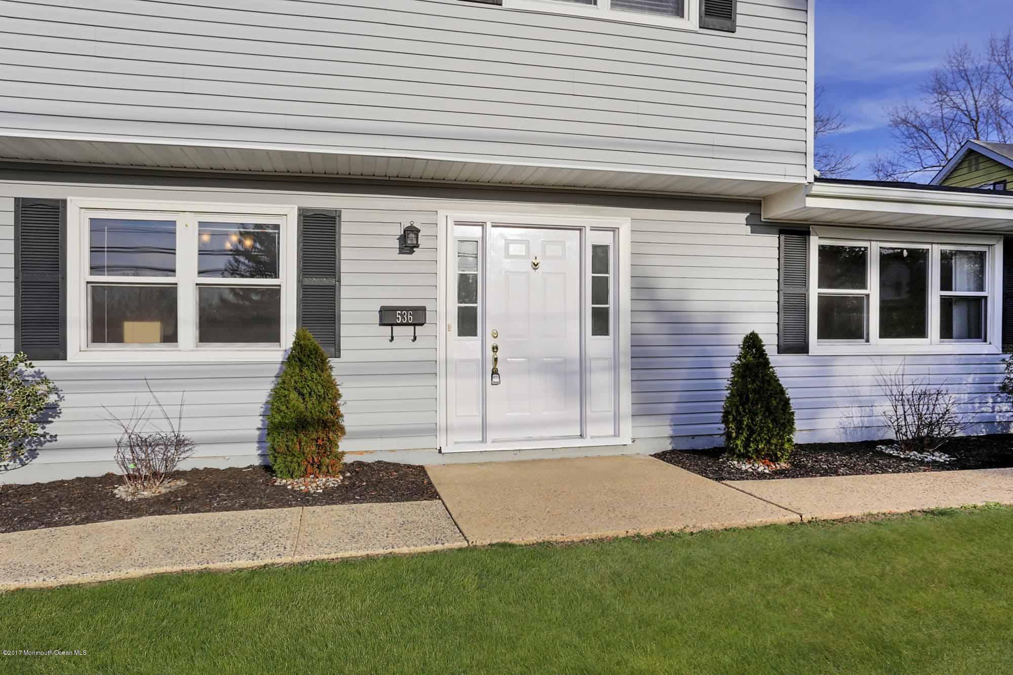 536 Line Road Hazlet, NJ 07730 - Photo 3 of 23 Entry/Walkway