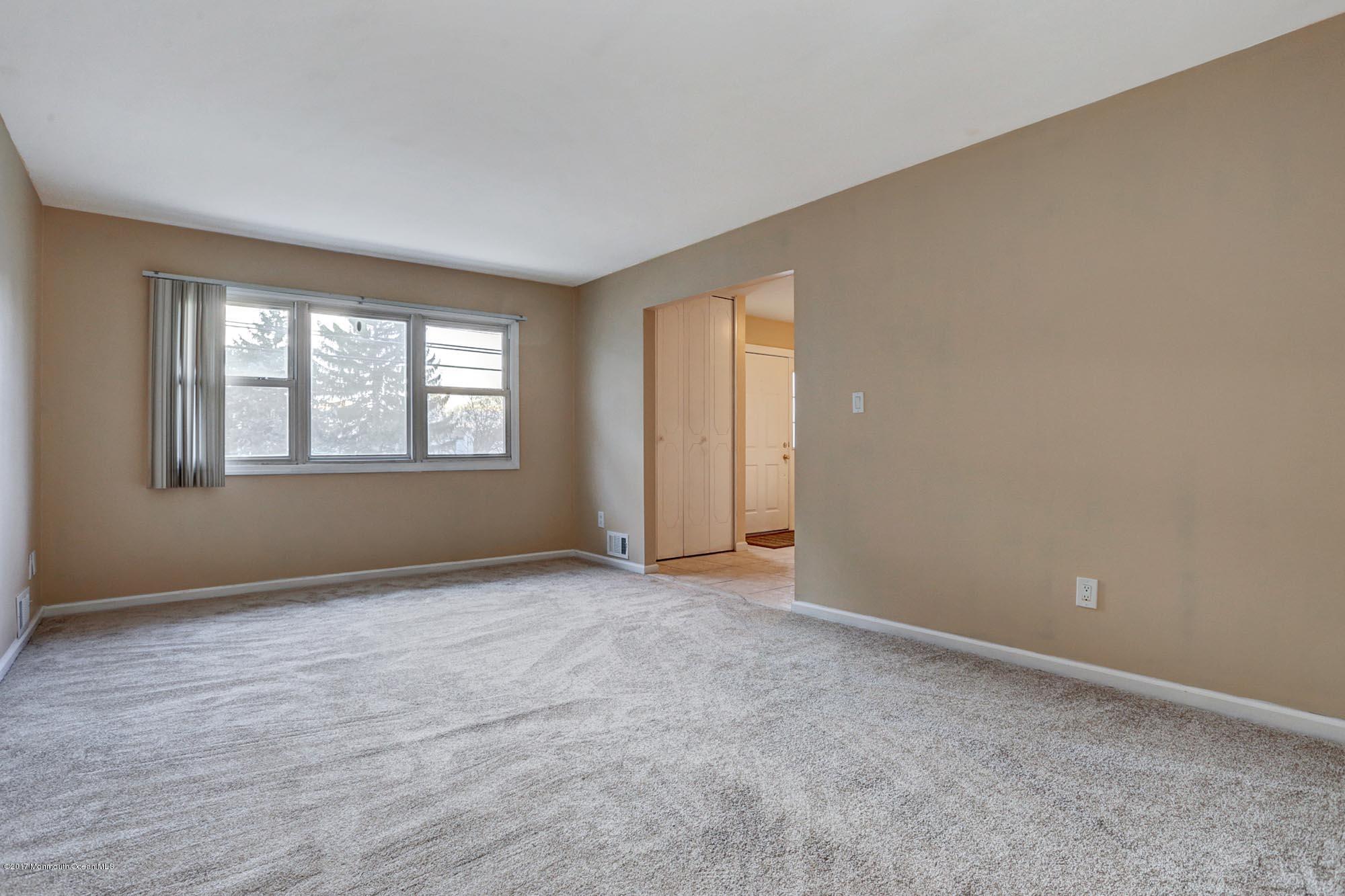 536 Line Road Hazlet, NJ 07730 - Photo 5 of 23 Living Room
