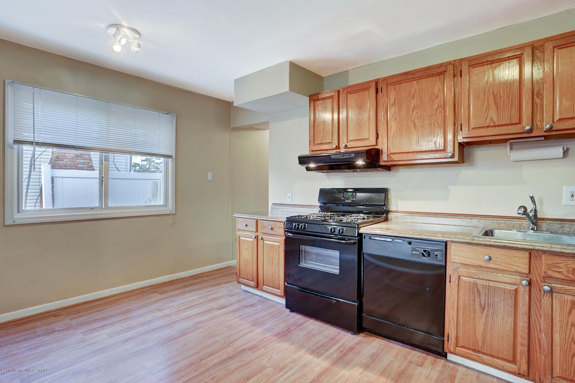 536 Line Road Hazlet, NJ 07730 - Photo 8 of 23 Eat-In-Kitchen