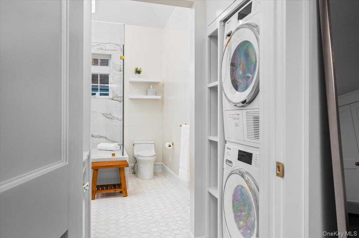 19 Nassau Road Larchmont, NY 10538 - Photo 21 of 40 a view of a bathroom with washing machine