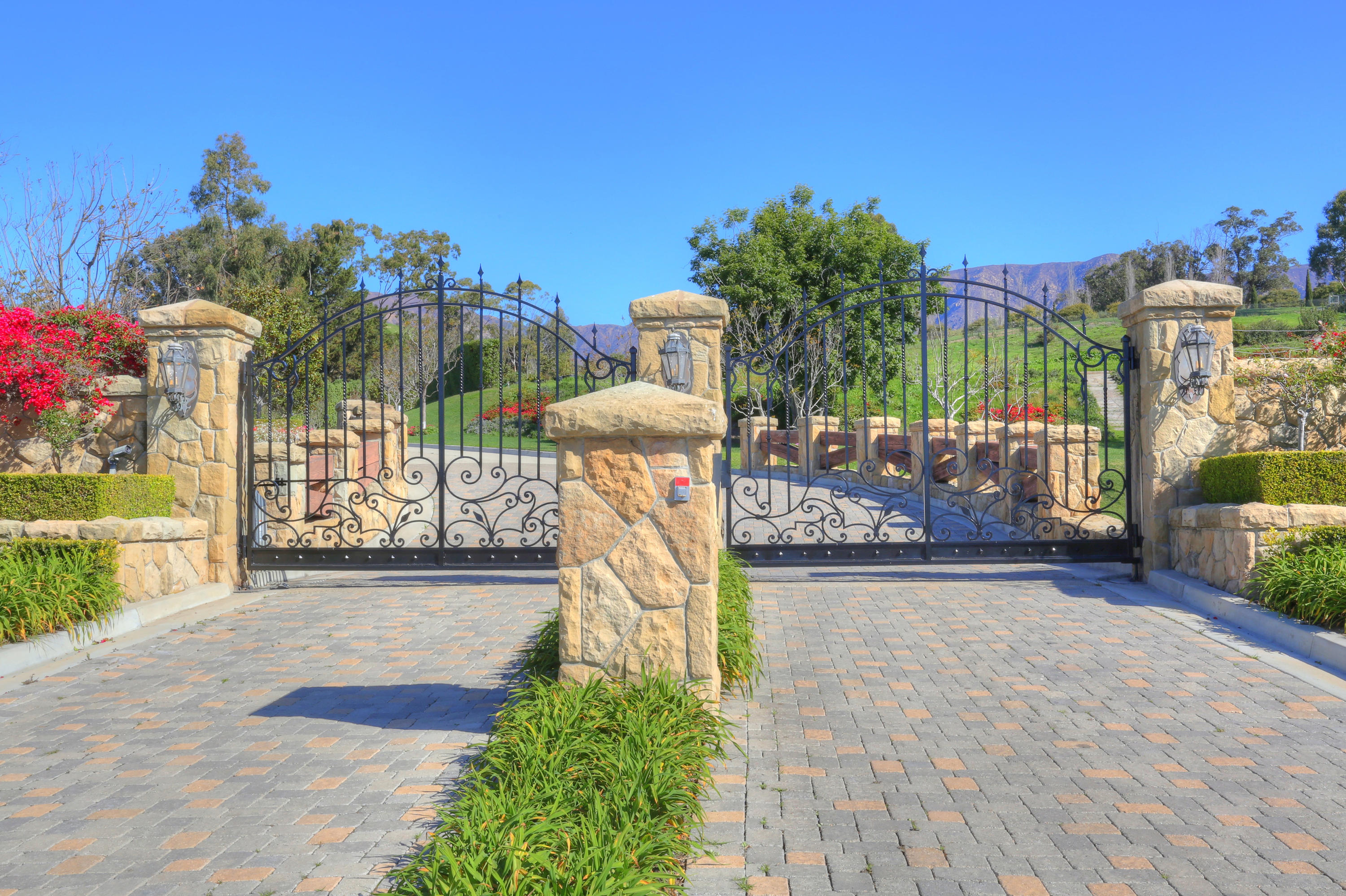 200 Montecito Ranch Lane Summerland, CA 93067 - Photo 3 of 12 MRE Gates