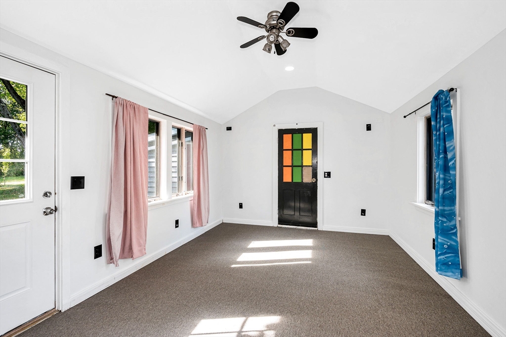 16 Standish Road Haverhill, MA 01832 - Photo 4 of 39