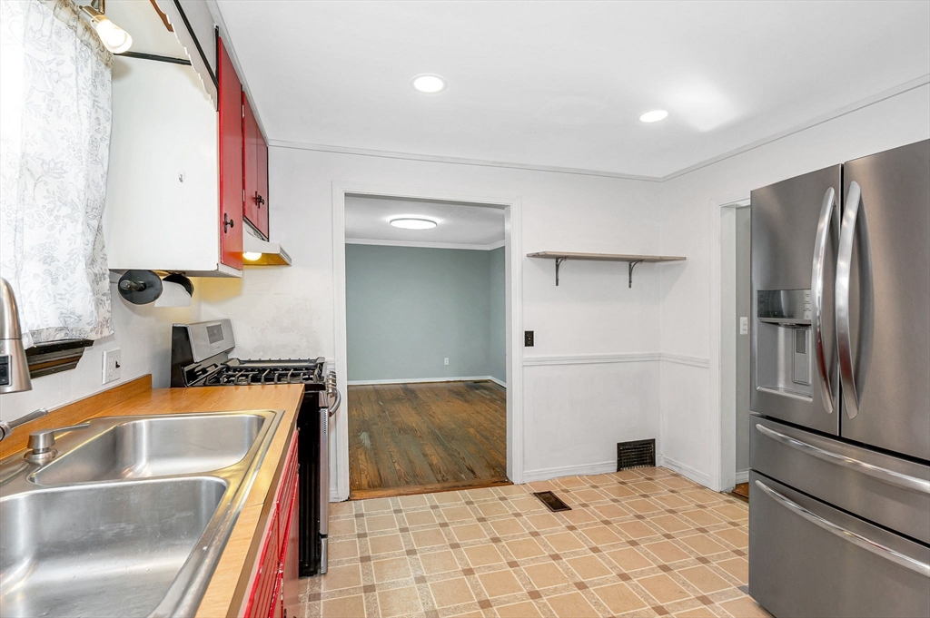 16 Standish Road Haverhill, MA 01832 - Photo 7 of 39