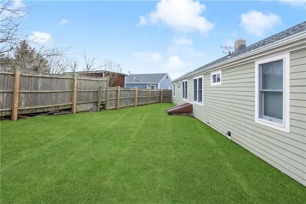 $5,000 | 393 Aquidneck Avenue, Middletown, RI 02842