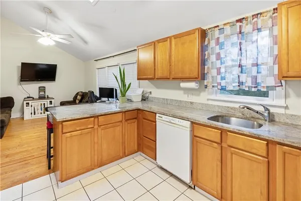 $5,000 | 393 Aquidneck Avenue, Middletown, RI 02842